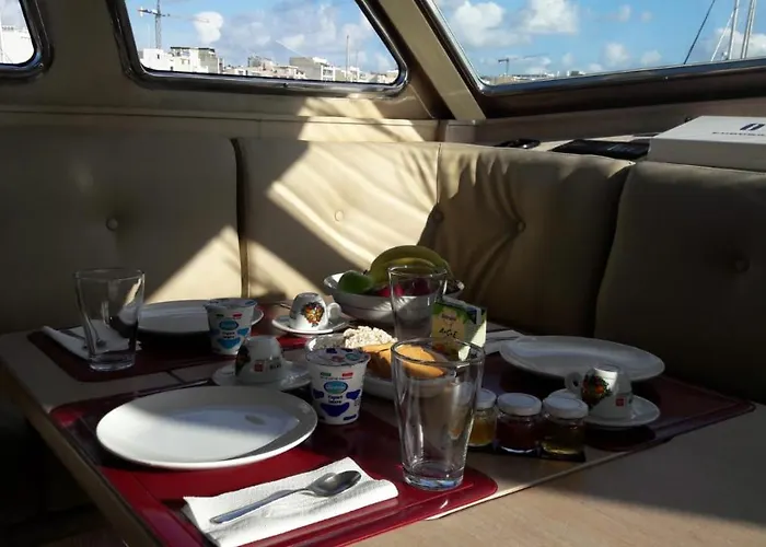 Johnny M Yacht