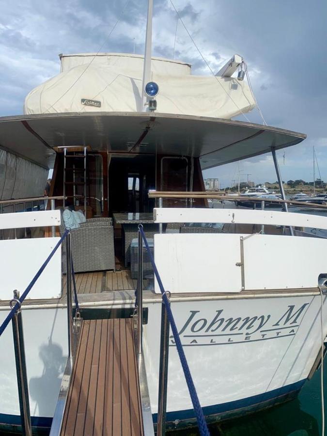 Johnny M Yacht Botel *