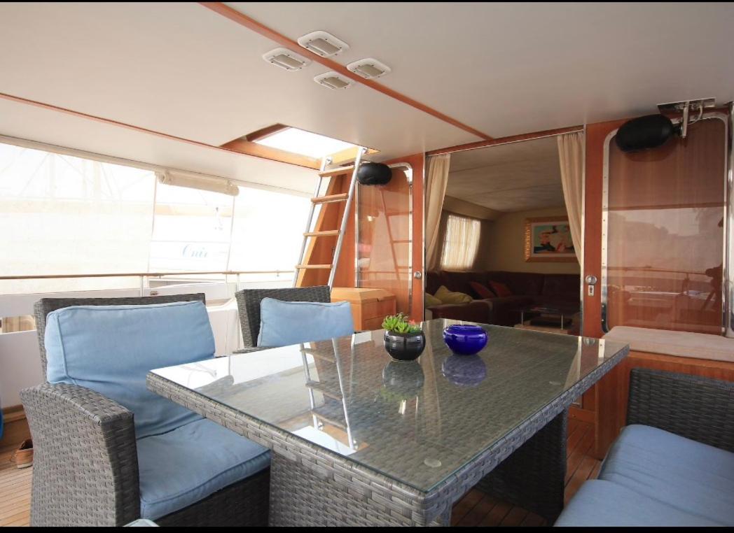 Johnny M Yacht *
