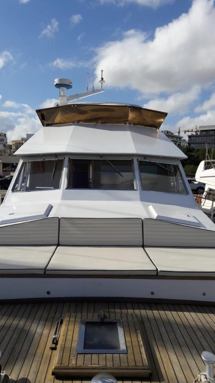 Johnny M Yacht