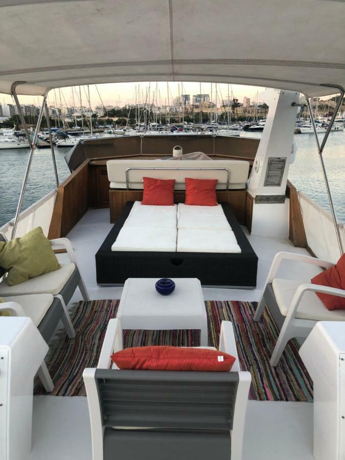 Johnny M Yacht * Ta Xbiex